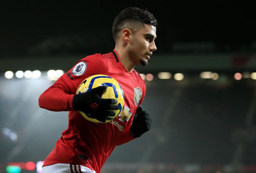 包含曼联宣布萨尔扎加盟，强化中场实力的词条