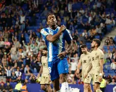 包含阿尔梅里亚组织紧密，严防对手破门的词条