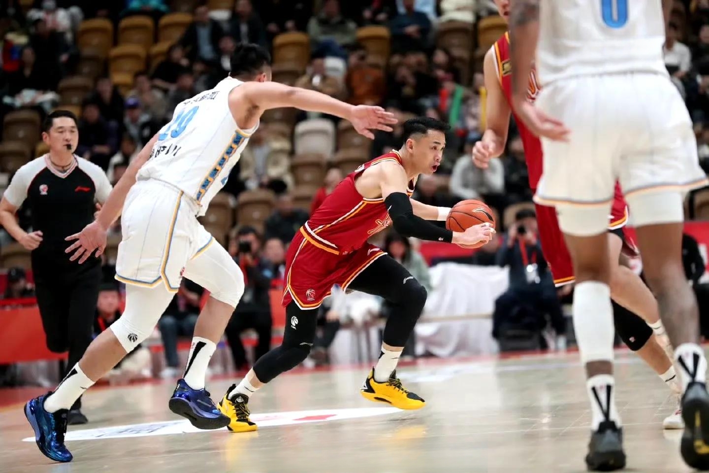 四大洲杯篮球赛,各国球队角逐激烈比赛