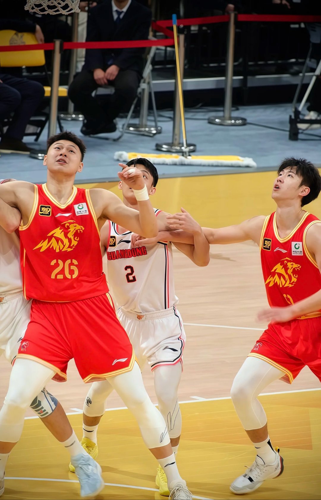 关于中国篮球职业赛场上的精彩瞬间让人回味无穷的信息